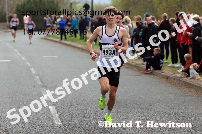 Senior mens relay, 2025 Elswick Harriers Good Friday Road Relays, Newburn, Newcastle upon Tyne. Photo: David T. Hewitson/Sports for All Pics